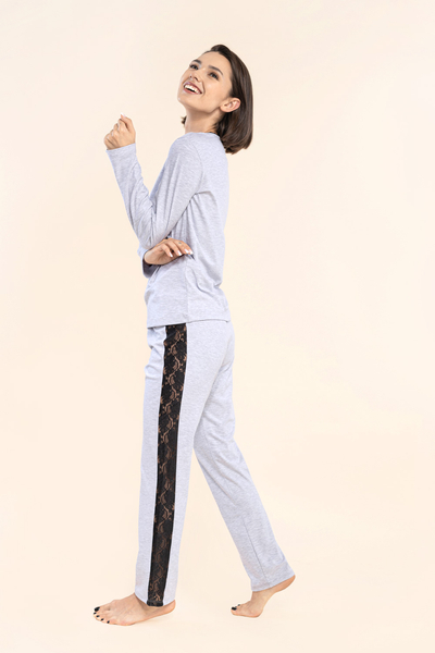 Pajamas with lace