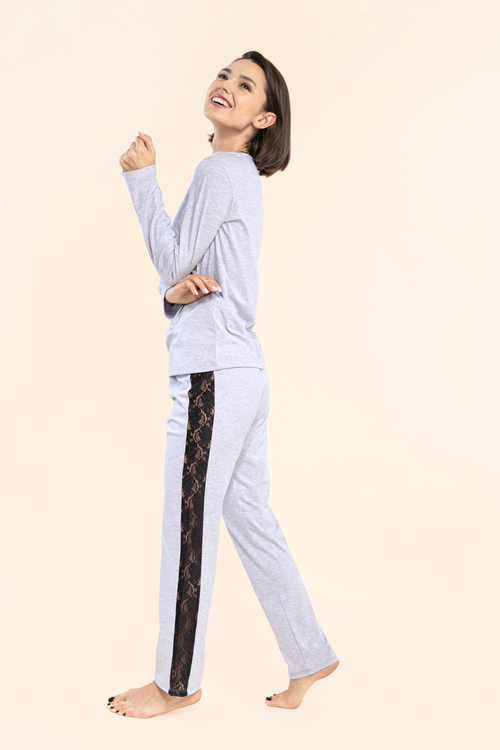 Pyjamas mit Spitze